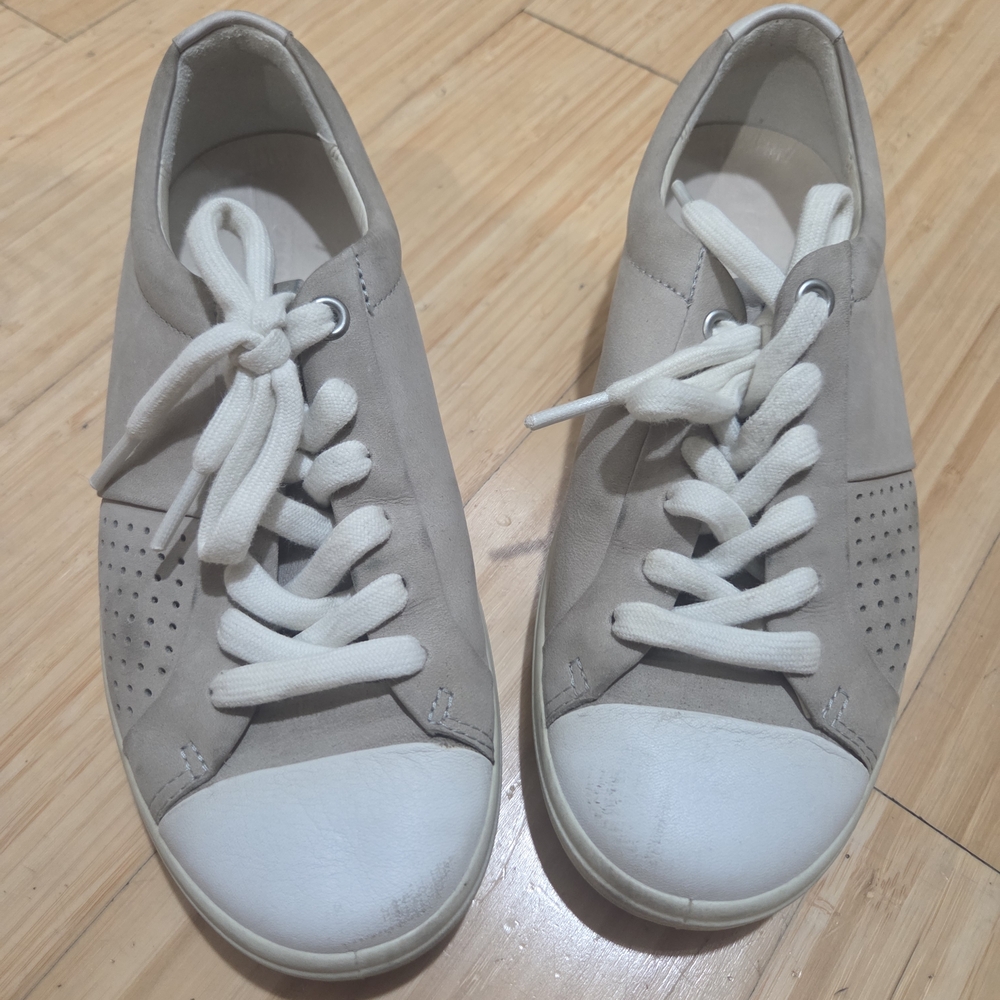 Ecco Stylish Women's Gray Golf Sneakers